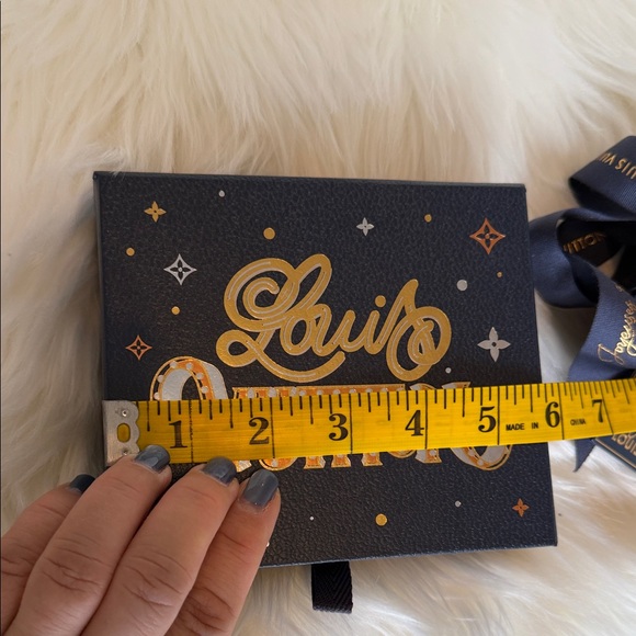 Louis Vuitton Blue and Gold Gift Box with Ribbon - Picture 3 of 13